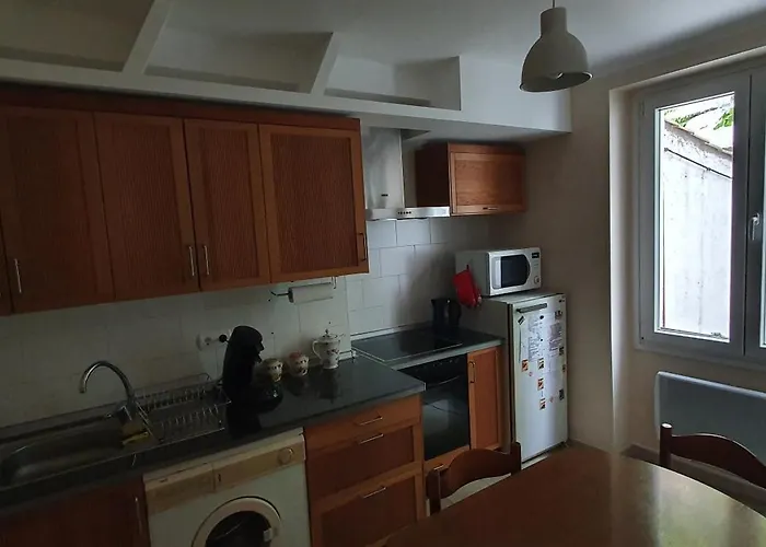 Le Long De La Rivière